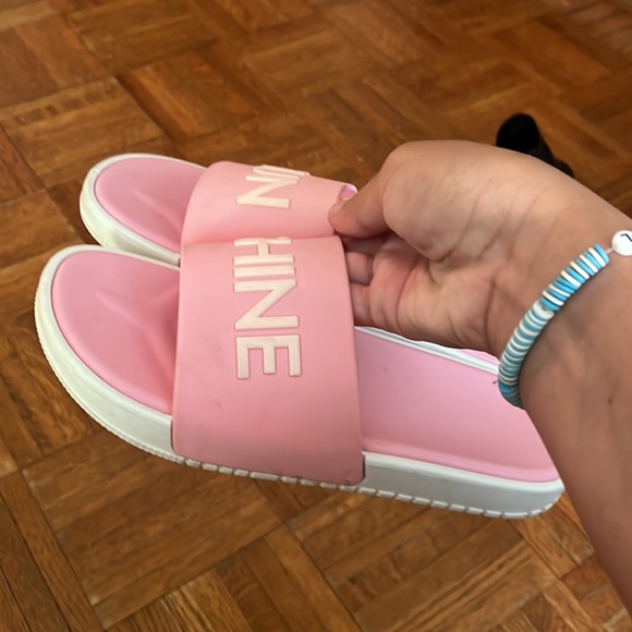 Cute pink sandals, Good for the beach you will be walking in style! - Picture 2 of 3